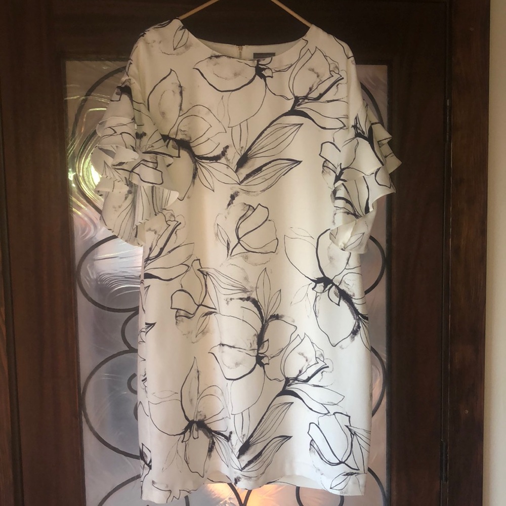 Vince Camuto Dress Size 10 White-black ruffle NWT